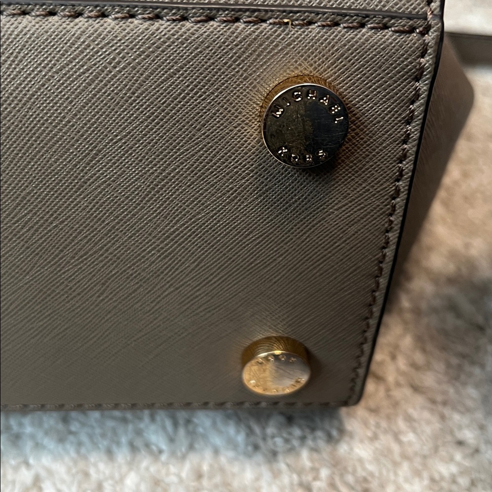 Michael Kors Medium Selma Satchel, taupe, pre-loved condition! - Picture 8 of 9